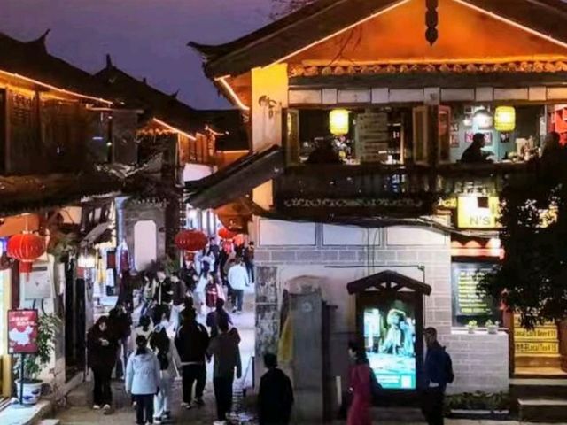 品嚐雲南道地的小吃美食---雲客橋過橋米線