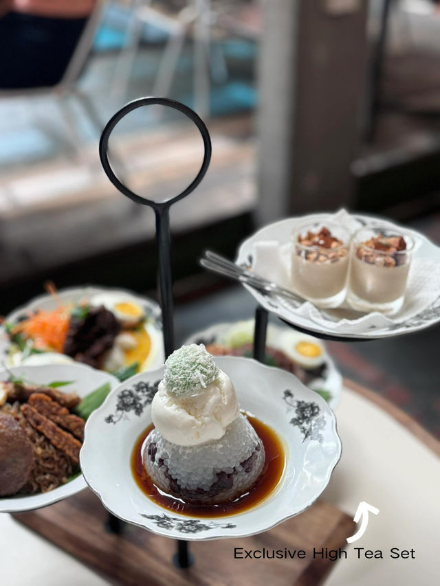 Dreamy Vacation Vibes at This Hidden Poolside Cafe! ⛱️🏝️