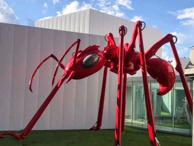十和田市現代美術館，整座城市周圍都是美術館！