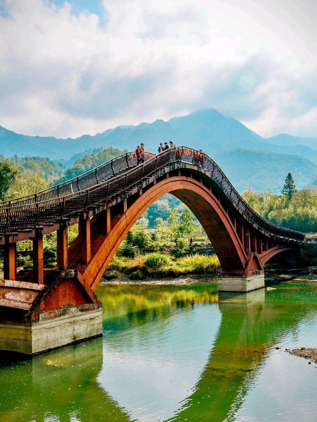 Longchuan Scenic Area: Where History Meets Nature’s Embrace