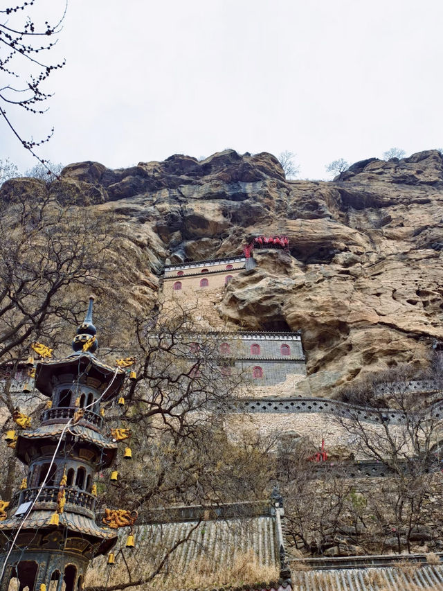🏯 The “Hanging Temple” of Northeast China – So Stunning, Yet So Few Know About It!!