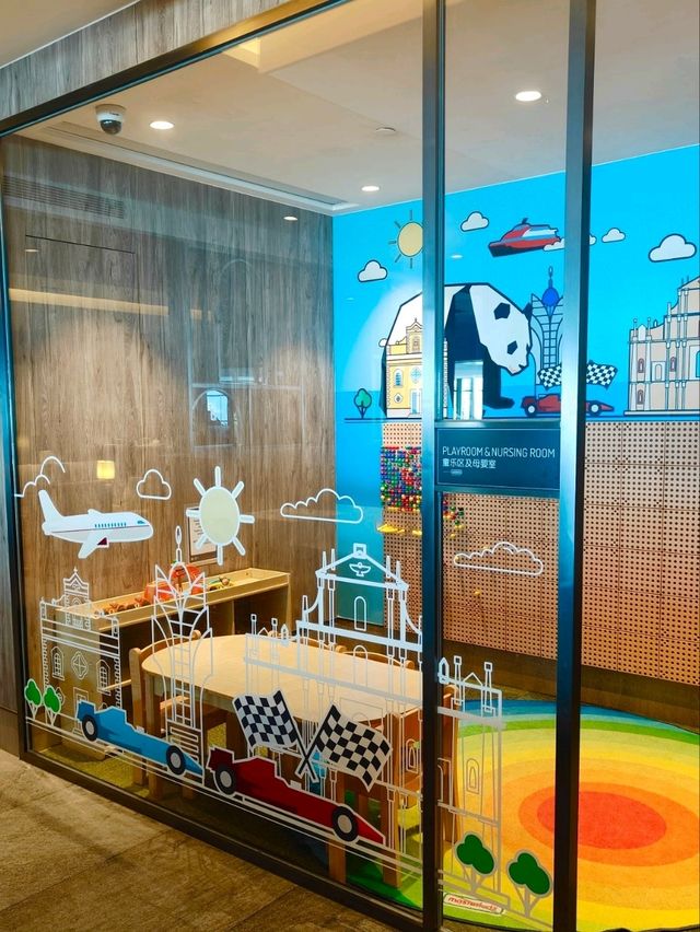 澳門機場環亞貴賓廳：您的旅程從舒適開始。(Plaza Premium Lounge)