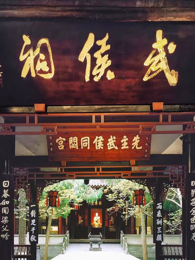 Chengdu: Ancient Charm, Street Snacks & Spicy Hot Pot Heaven