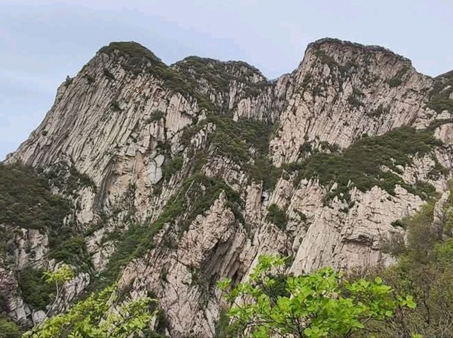 登嵩山-少室山，走過少林寺，穿過壯觀的書冊崖到三皇寨