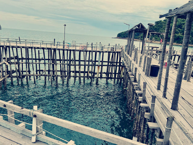 Johor Kelong: Sleep Over the Sea & Feast Like a Pirate King 🏝️🦀