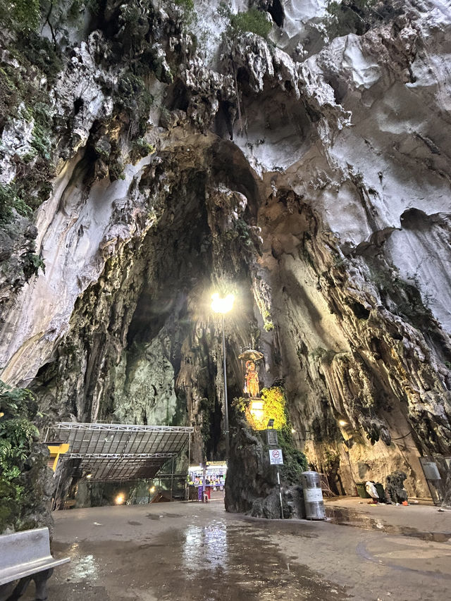 【マレーシア】ヒンドゥー教の寺院・バトゥ洞窟