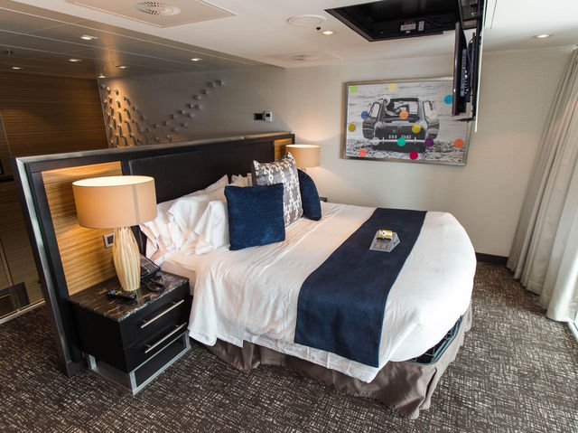 "Anthem of the Seas: The Coolest Ship You’re Not Cruising On (Yet!)" 🚢✨