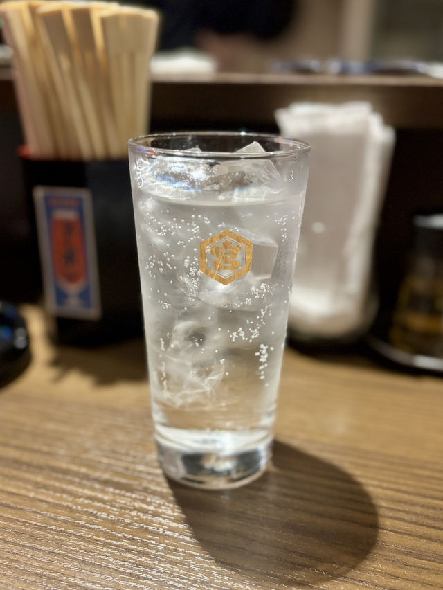【大阪・日本橋】個性豊かな中華料理が深夜まで楽しめる「スタンド 健康優良不良酒場」