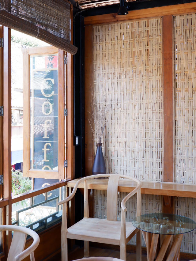 ร้านกาแฟลีไวน์ ในหมู่บ้านรักไทย แม่ฮ่องสอน