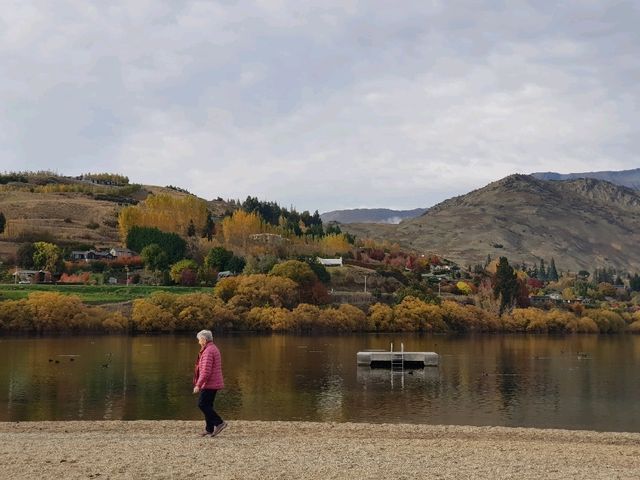 Lake Hayes, a small lake in the Lake Wakatipu Basin.
