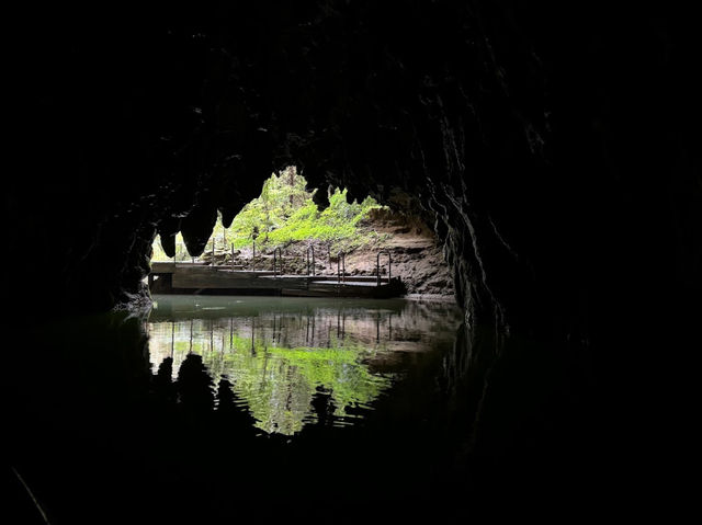  紐西蘭 Waitomo Glowworm Caves：一場地底星空的靜默奇遇
