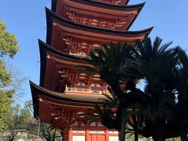 嚴島神社：精緻的紅色建築與手工特色⛩️