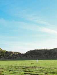 「空と草原が出会う場所、草千里ヶ浜。」