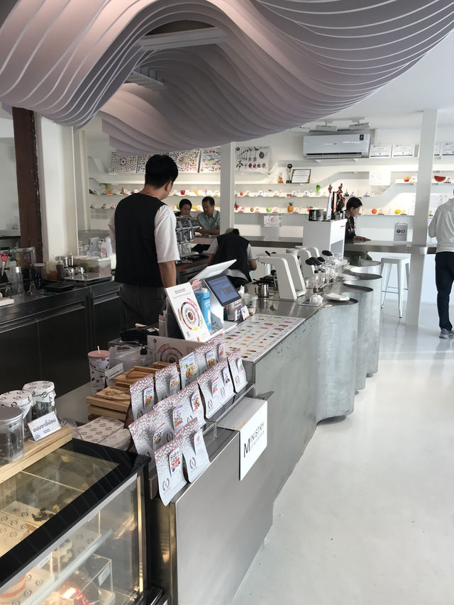 กระทรวงการคั่ว – รู้กาแฟให้ลึก แล้วจิบให้ลื่นใจ ☕️