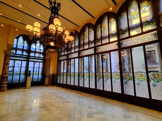 一座現代主義建築，是這座城市最具代表性的建築之一