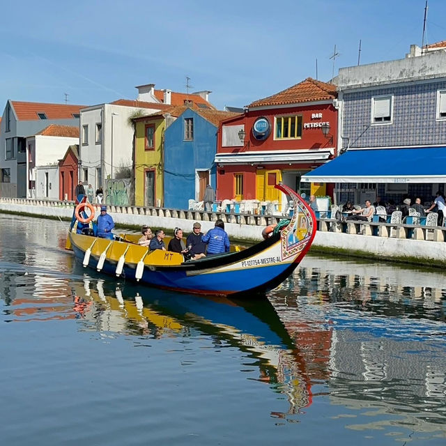 Gliding Through Painted Dreams: Moliceiro Cruise in Aveiro