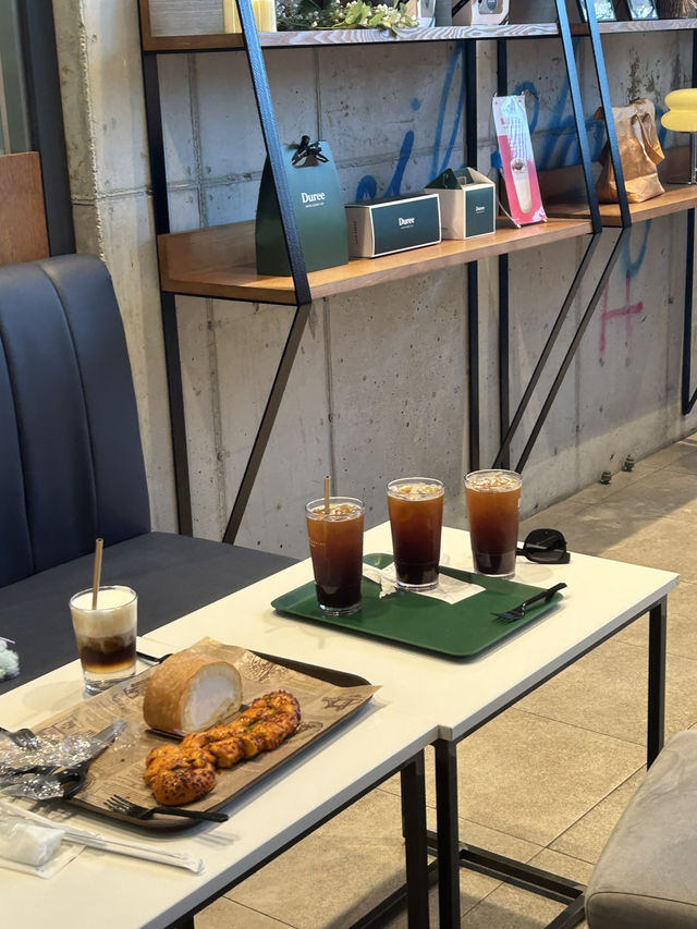 햇살 좋은 날, 빵 냄새 따라 걷다 만난 듀레베이커리🍞🥖