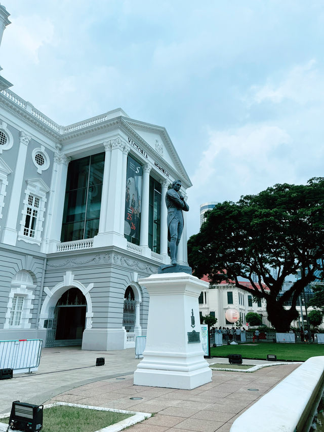 Day 2 Citywalk: Exploring the Iconic Victoria Theatre & Concert Hall 