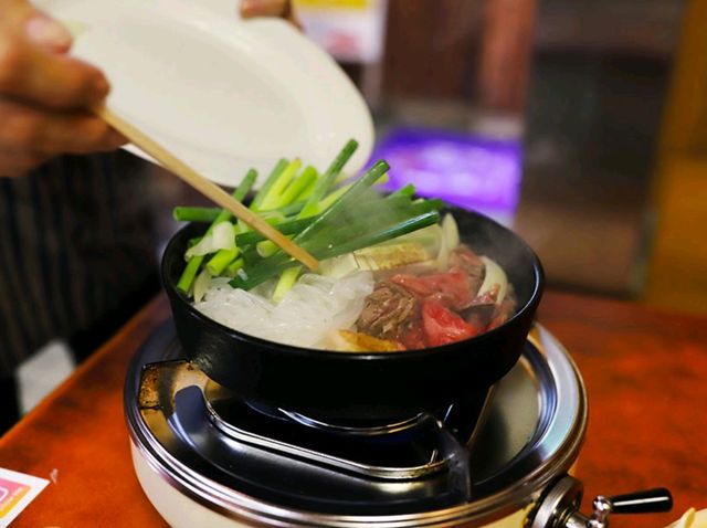 【🇯🇵広島】昭和レトロな老舗で味わう、やさしいすき焼き「肉のますゐ」