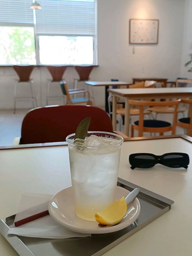 位於二樓以音響為主題的咖啡店nullus