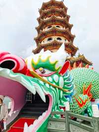 เจดีย์หลงหู่ กลางสระบัว🪷