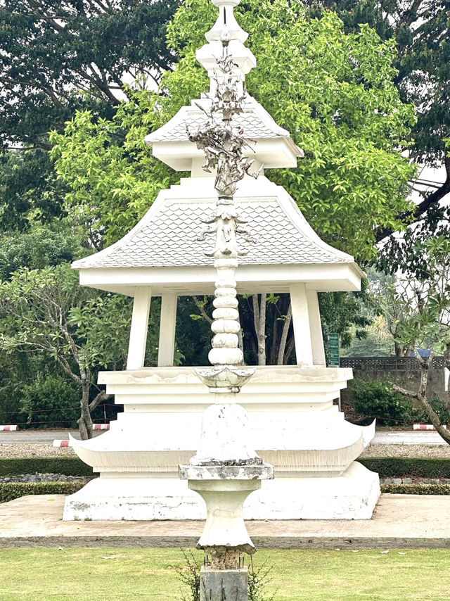 寺院訪問のマナーを守って、美しいワット・ロンクンを気持ちよく楽しもう👕👖🙏