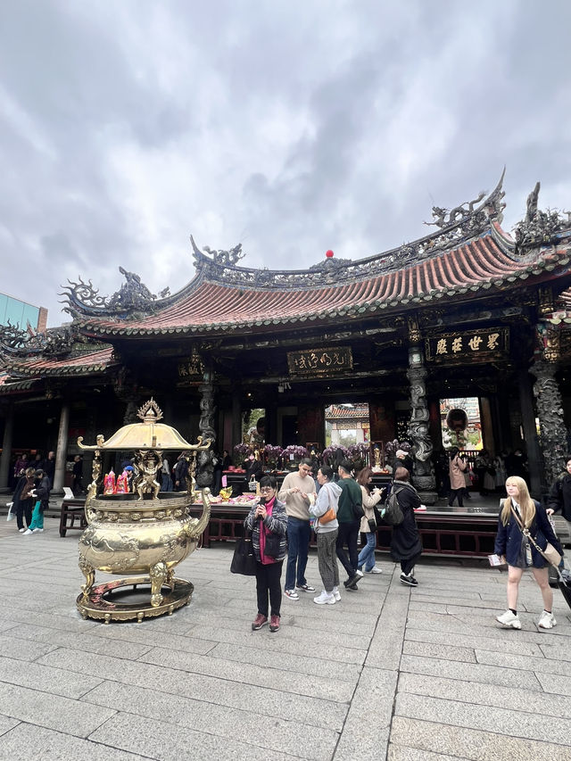 หนึ่งในวัดที่เก่าแก่ที่สุดของไต้หวัน (Taiwan) 