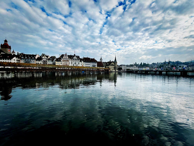 Starbucks Lucerne – Scenic Coffee Spot by the Chapel Bridge