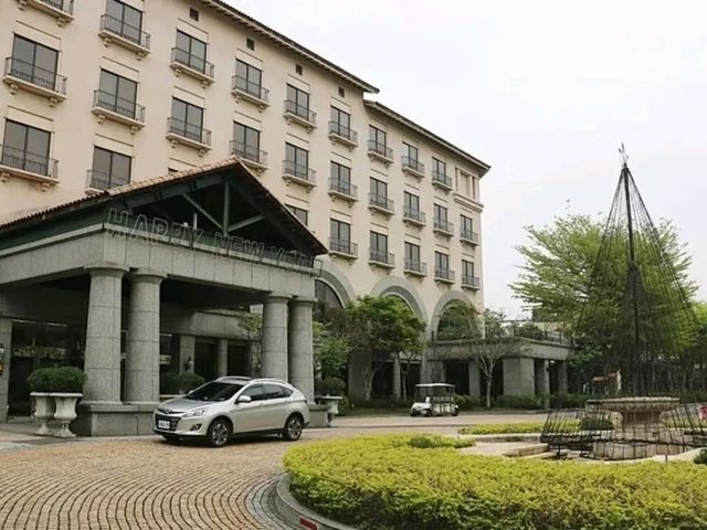 煙波大飯店新竹湖濱館座落於青草湖畔，猶如城市中的一片世外桃源
