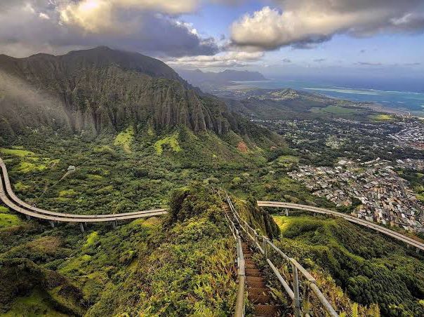 THE STAIRWAY TO HEAVEN  in OAHO HAWAII 