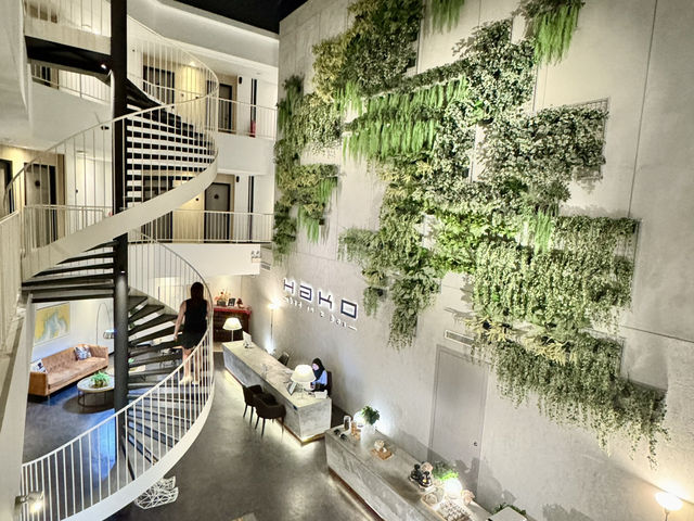 Mount Austin Hotel with great vibes