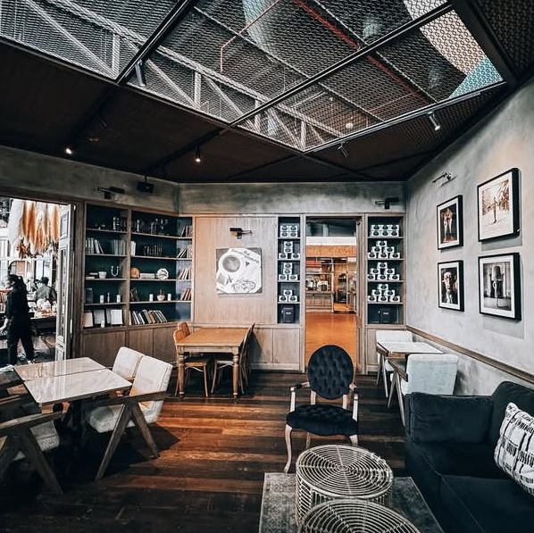 🌙 Moon Whale Pattaya – Rooftop Cafe & Bar