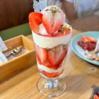 【日本・福岡🇯🇵】いちご好きなら行くべきカフェ🍓