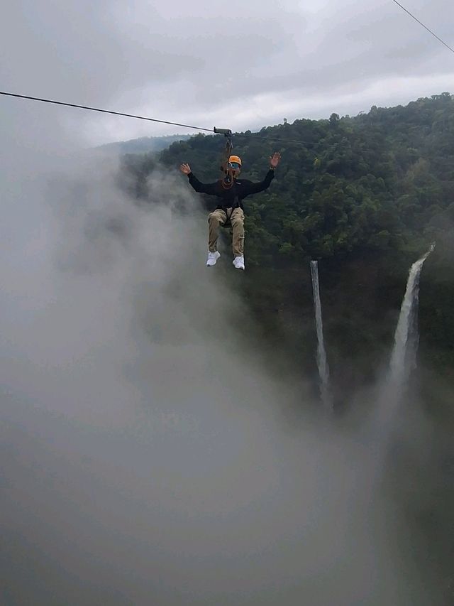 ทริปนี้ที่ลาวใต้ zipline Tad fane waterfall.