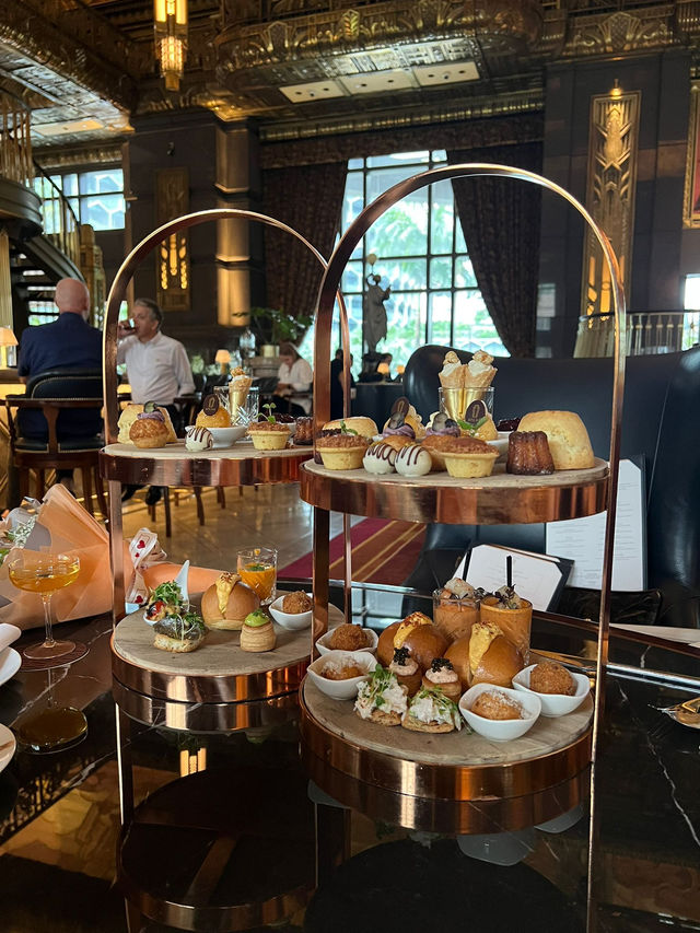 Lofty and beautiful place for hightea 