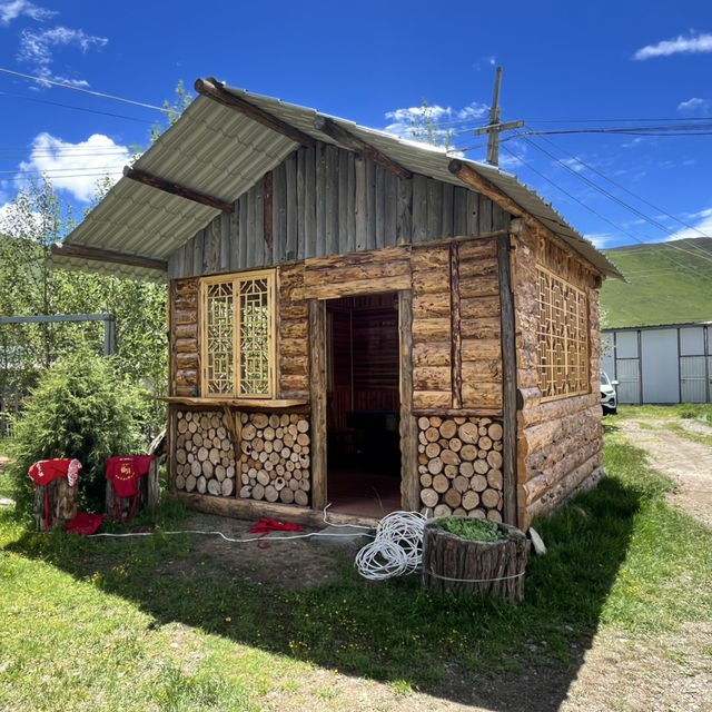 🐟 Litang Highland Fish Restaurant – A Cozy Pit Stop in the Sky
