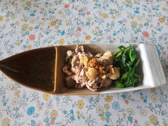 โกเหลียง ก๋วยเตี๋ยวเรือรังสิต ใกล้พระธาตุดอยคำ