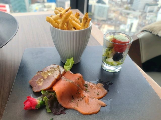 스카이 다이닝 텐구(Sky Dining 天空) ストロベリーアフタヌーンティー(딸기애프터눈티)