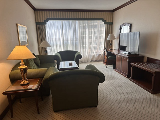 【Corniche Hotel／コーニッシュ ホテル｜アブダビ“五つ星体験が5,000円宿泊で叶う快適ステイ”】