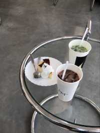 Flat cafe คาเฟ่สไตล์มินิมอล เชียงใหม่