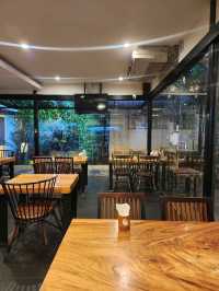 【バンコク】アソーク駅近く！22時まで営業のカフェ☕