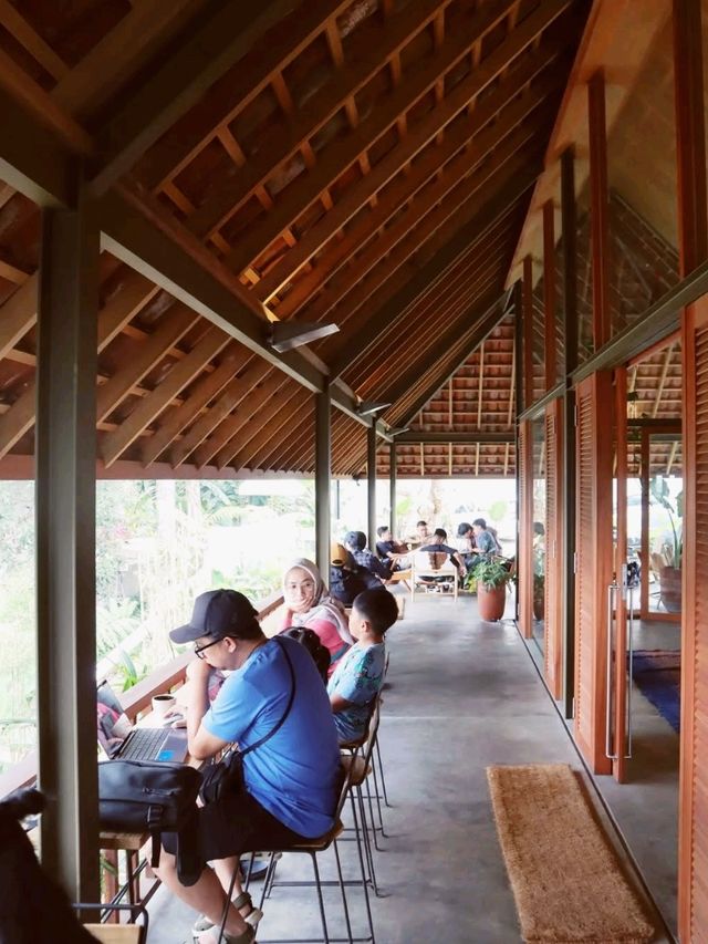 Cafe With the cool atmosphere of Bandung