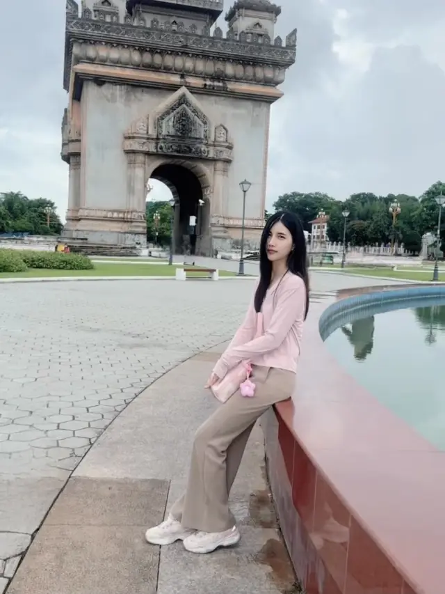 เที่ยวประตูชัย ประเทศลาว