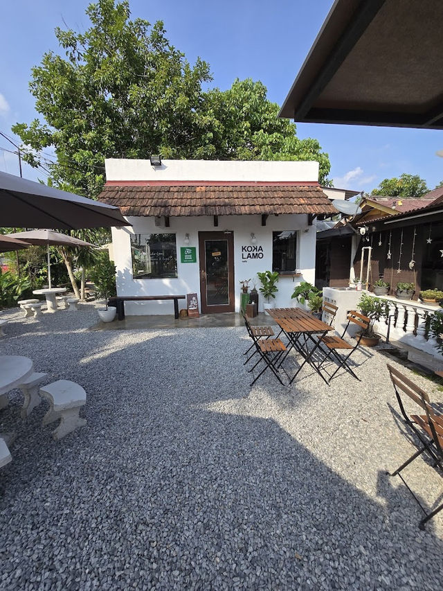 Kokalamo Kafe Nilai, Kampung Vibes with Hipster Soul