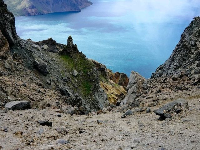 Sky-lHigh Views at Changbaishan Tianchi