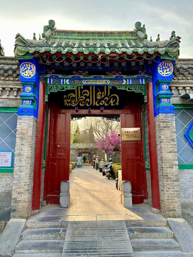 Where Faith Endures – A Quiet Encounter at Kaifeng Dongda Mosque