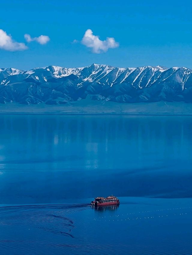 Sayram Lake in Xinjiang, Blue Water and Pure Chill