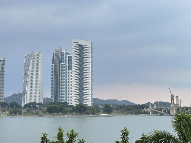 Where the City Meets the Lake – Marina Putrajaya