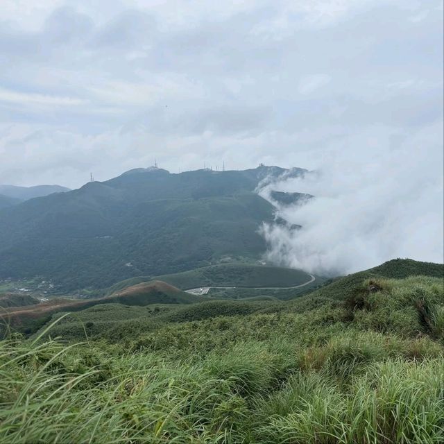 Hiking to the Top of Taipei, Qixing Mountain Main Peak Vibes