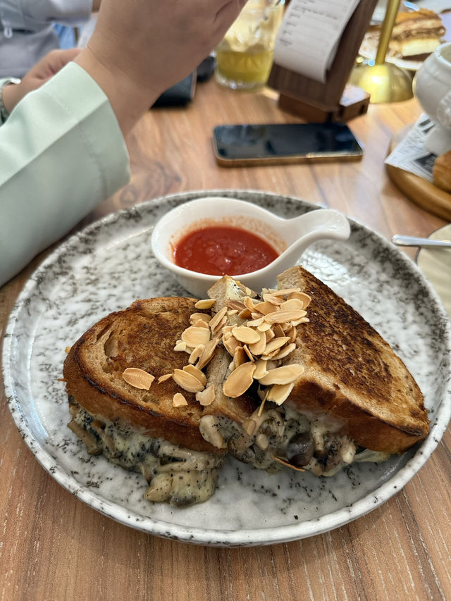 “A Hidden Gem in Ipoh’s — Patisserie Boutique!✨🍰” “A Hidden Gem in Ipoh’s — Patisserie Boutique!✨🍰”
